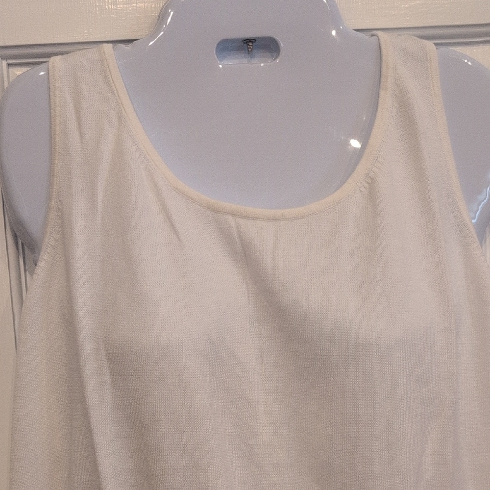 Classic Sleeveless Scoop Neck Tank Top - Cream